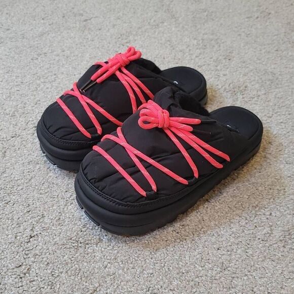 UGG SPACESLIDER TECH SLIDE SLIPPERS BLACK SIZE 8 WOMAN'S - Picture 1 of 7